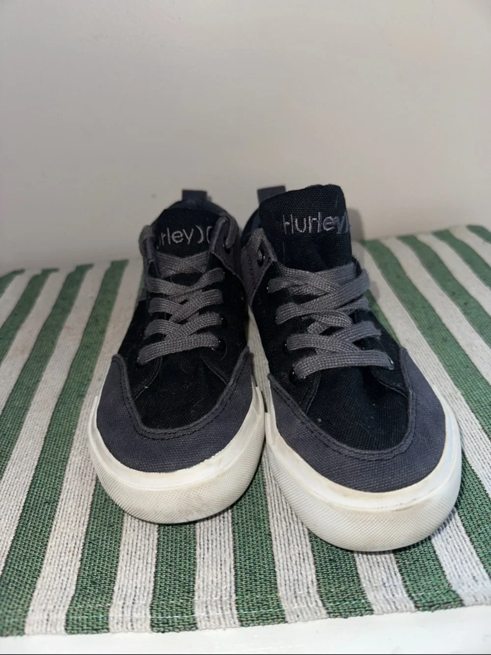 Hurley Kids Black and Gray Low-Top Skate Sneakers